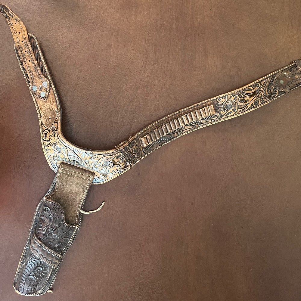 Vintage Western Leather Left Hand Draw Pistol Holster and Belt